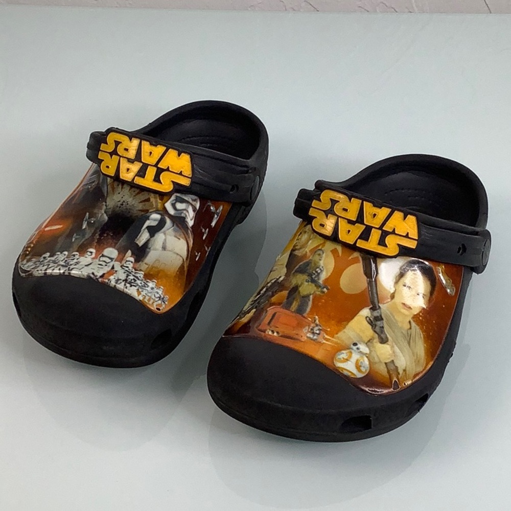 Crocs Star Wars The Force Awakes Black Clogs slip ons size 1 little boy